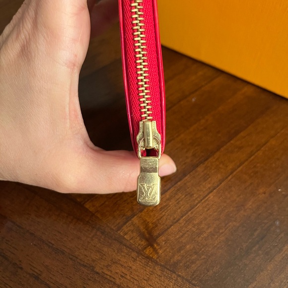 LV EPI Key Pouch 💯 Authentic - Picture 3 of 14